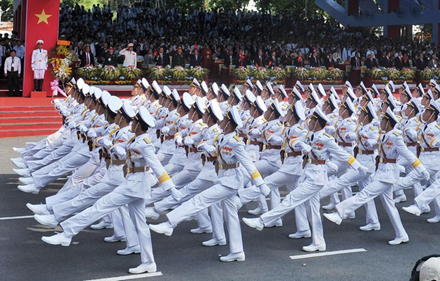 Lực lượng hải quân tham gia diễu binh kỷ niệm 40 năm Ngày Giải phóng miền Nam, thống nhất đất nước.